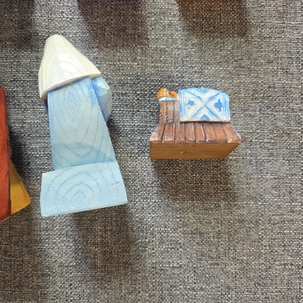 Christmas Nativity Set Wiseman Jospeh Mary Jesus Resin Squared Body Design 8 Pc
